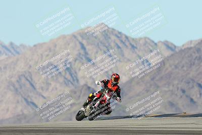 media/Dec-01-2025-Moto Forza (Mon) [[2daa91e15f]]/3-Beginner Group/Session 4 Turn 9/